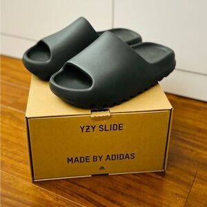 Yeezy slide. Slightly worn